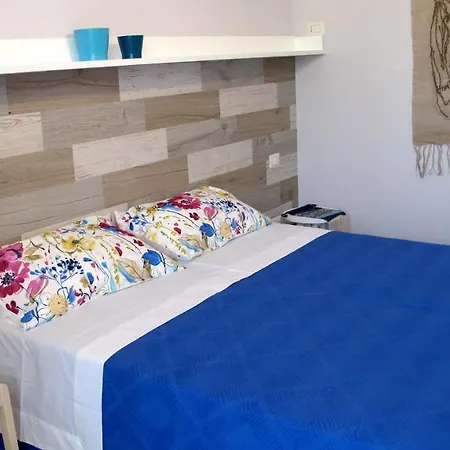 B&B Le Thuje Torre Lapillo Esterno foto